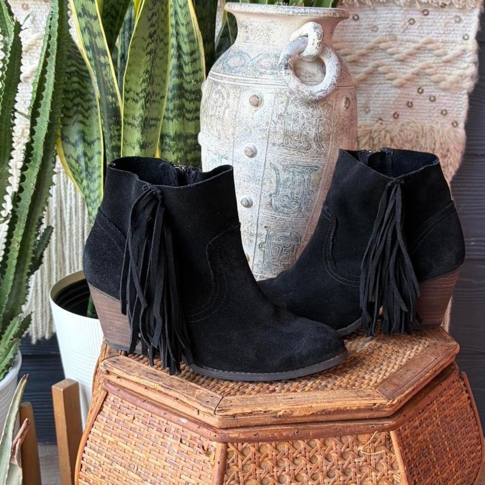 Black suede fringe Steve Madden ankle boots Size US 7.5